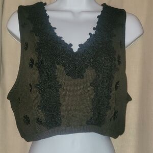 POL Olive Green Floral-Embroidered V-Neck Cropped Knit Tank